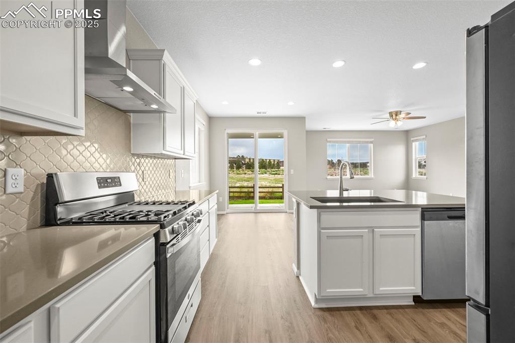 Image 19 of 47: Kitchen