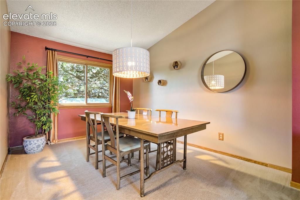 Image 10 of 50: Dining Area
