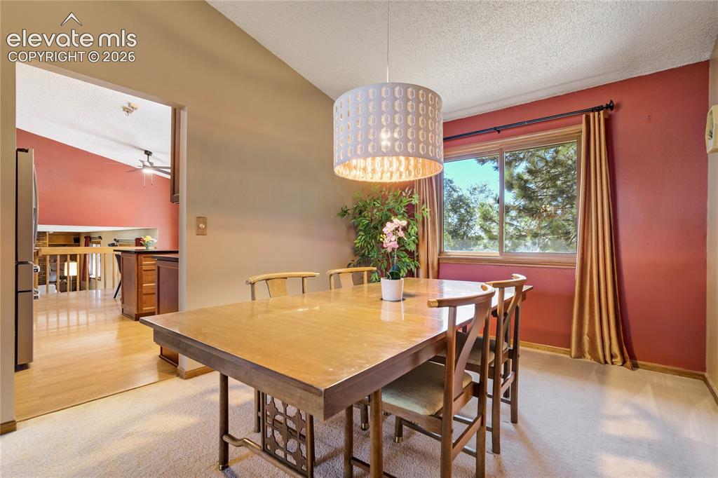 Image 11 of 50: Dining Area