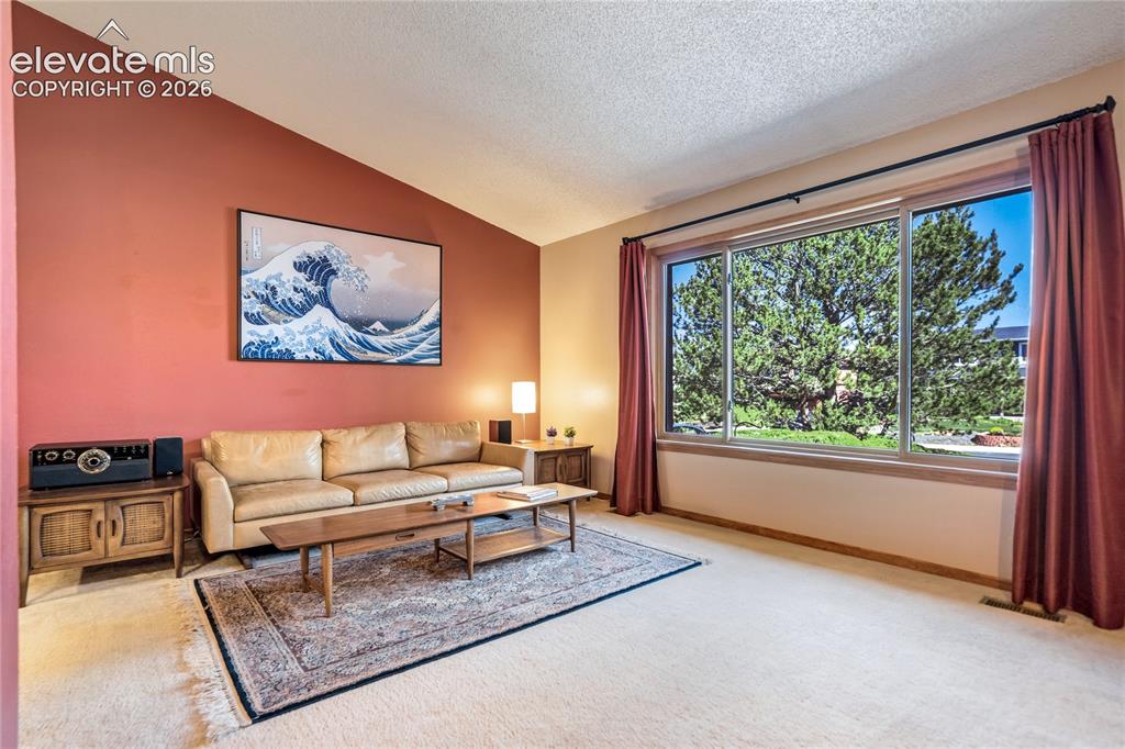 Image 8 of 50: Living Room