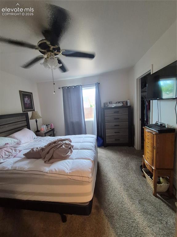Image 16 of 17: Bedroom