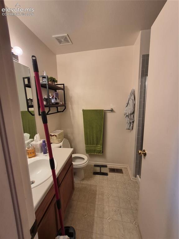 Image 17 of 17: Bathroom
