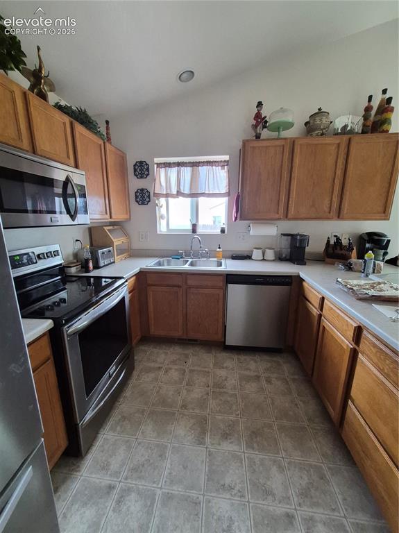 Image 7 of 17: Kitchen