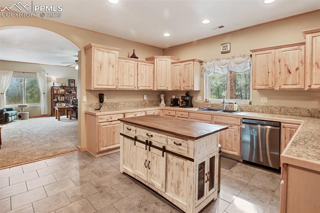 Image 12 of 33: Kitchen