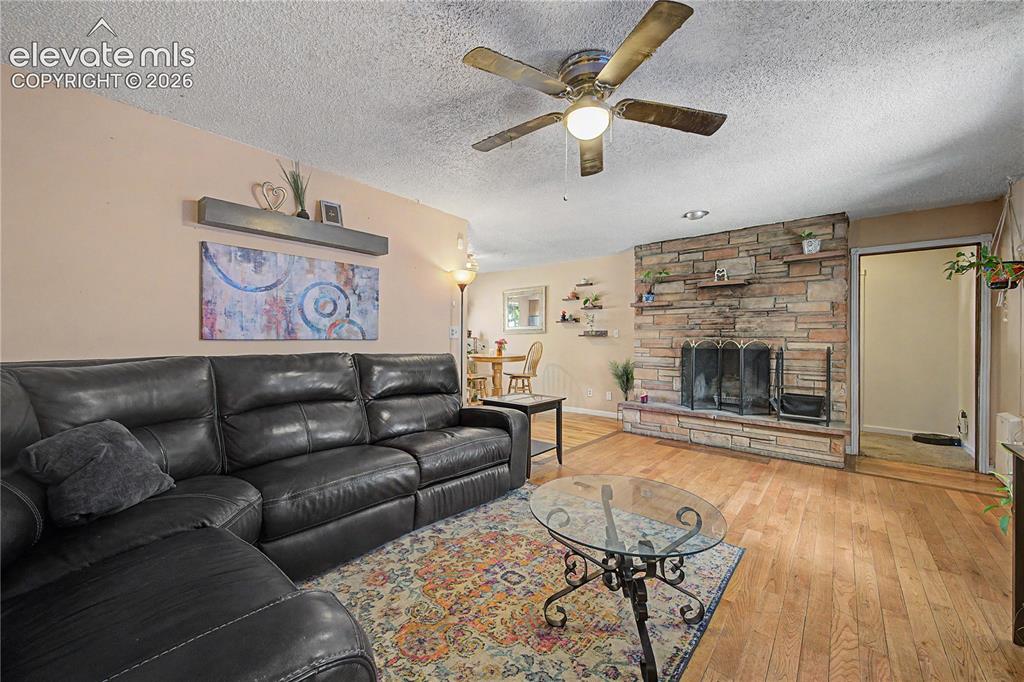 Image 12 of 42: Living Room