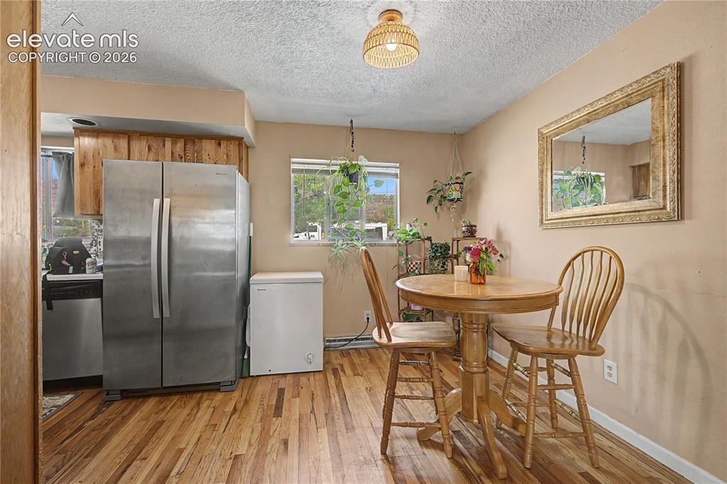 Image 17 of 42: Dining Area
