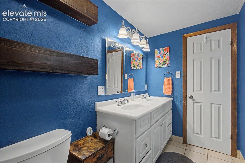 Image 29 of 42: Bathroom