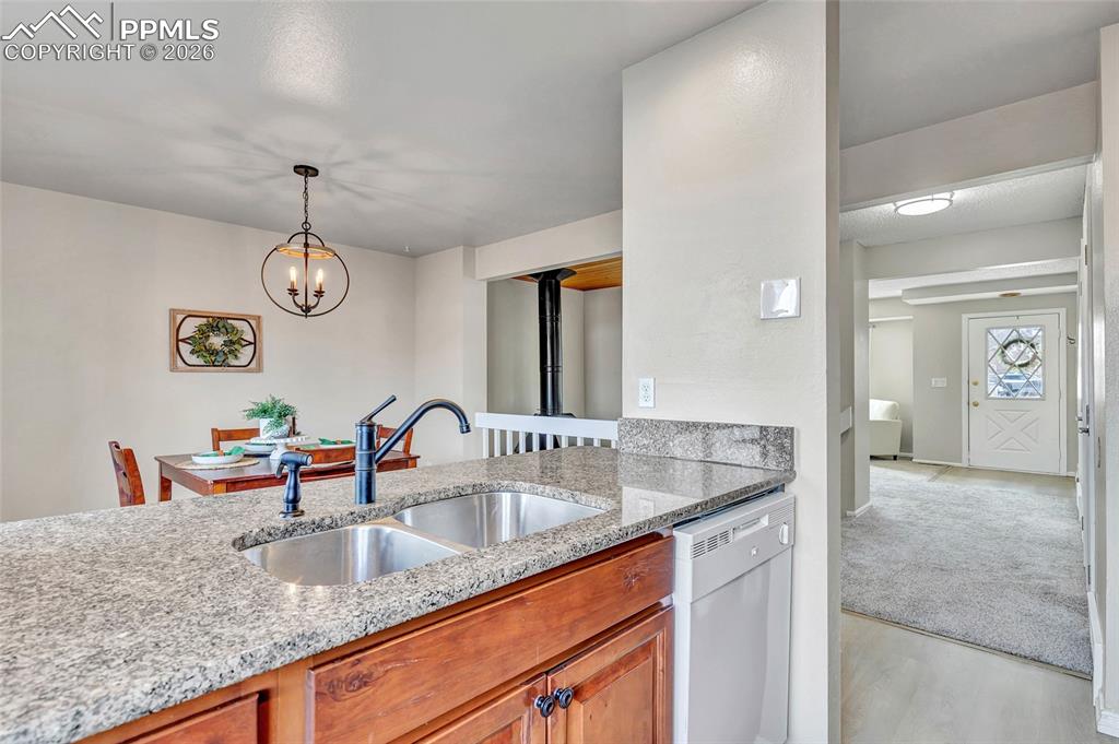 Image 13 of 24: Kitchen