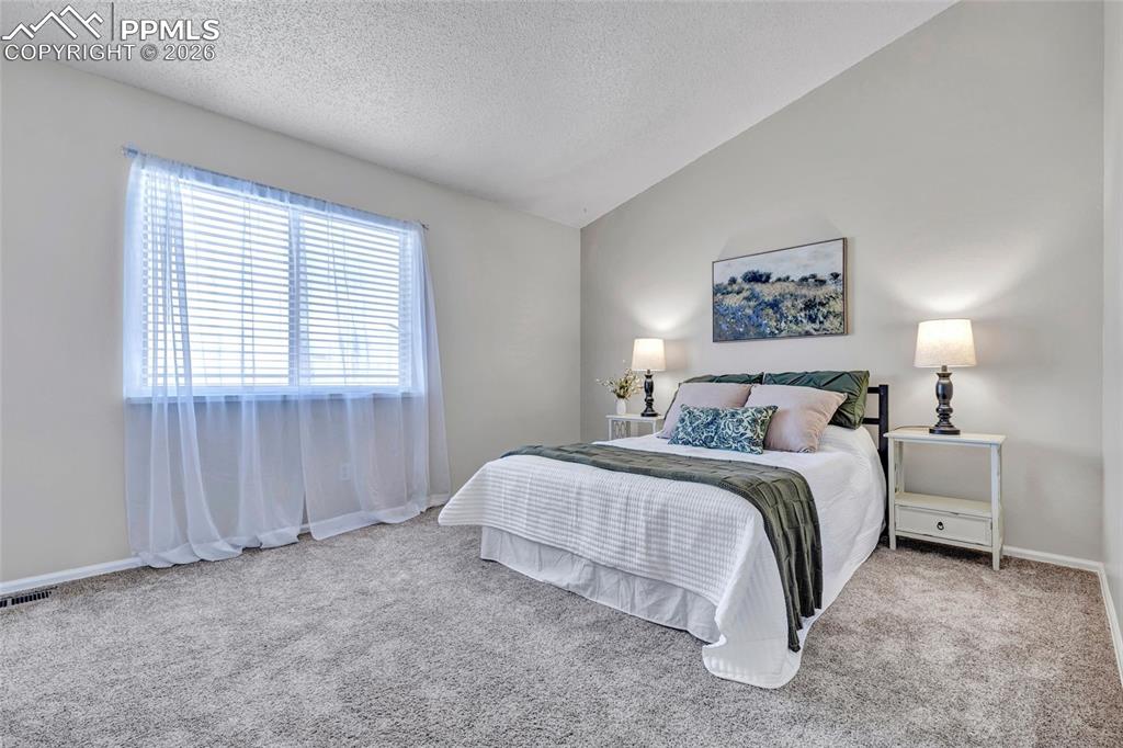 Image 15 of 24: Bedroom