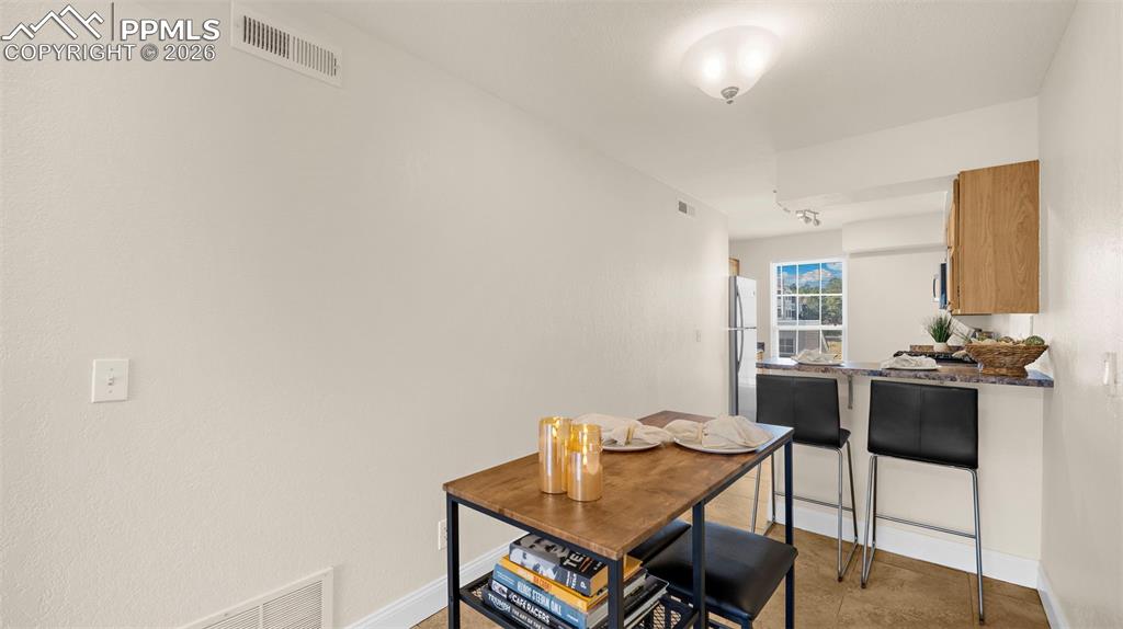 Image 10 of 27: Dining Area