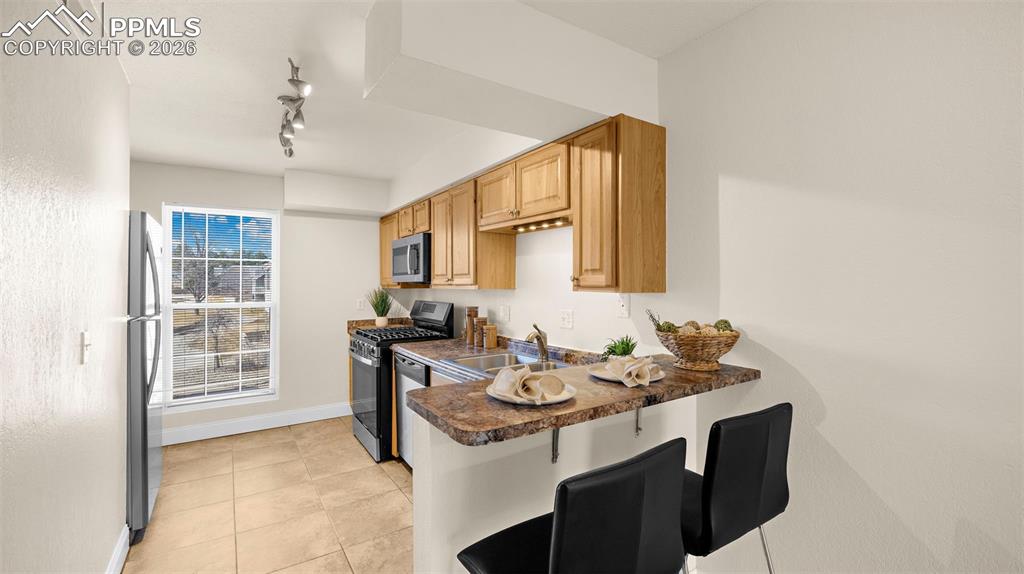 Image 11 of 27: Kitchen