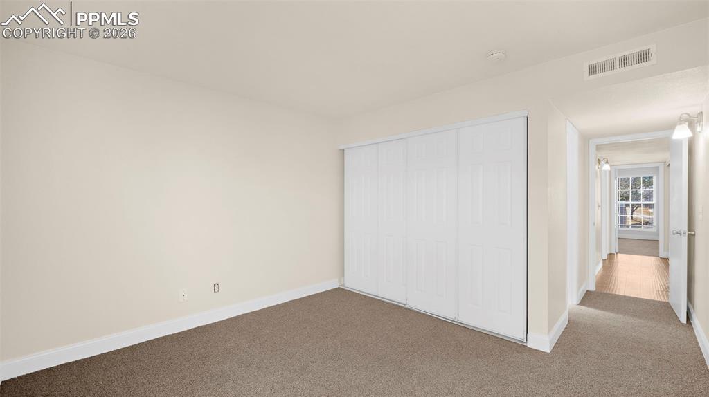 Image 24 of 27: Bedroom