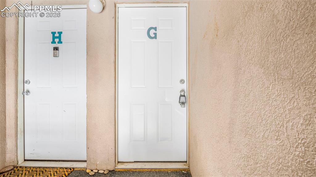 Image 5 of 27: Entry