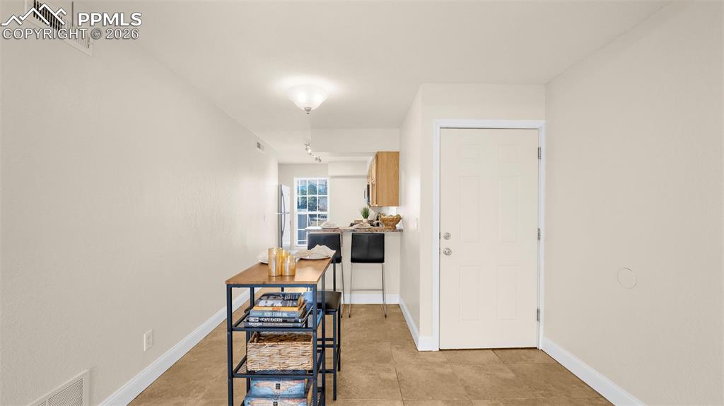 Image 9 of 27: Dining Area