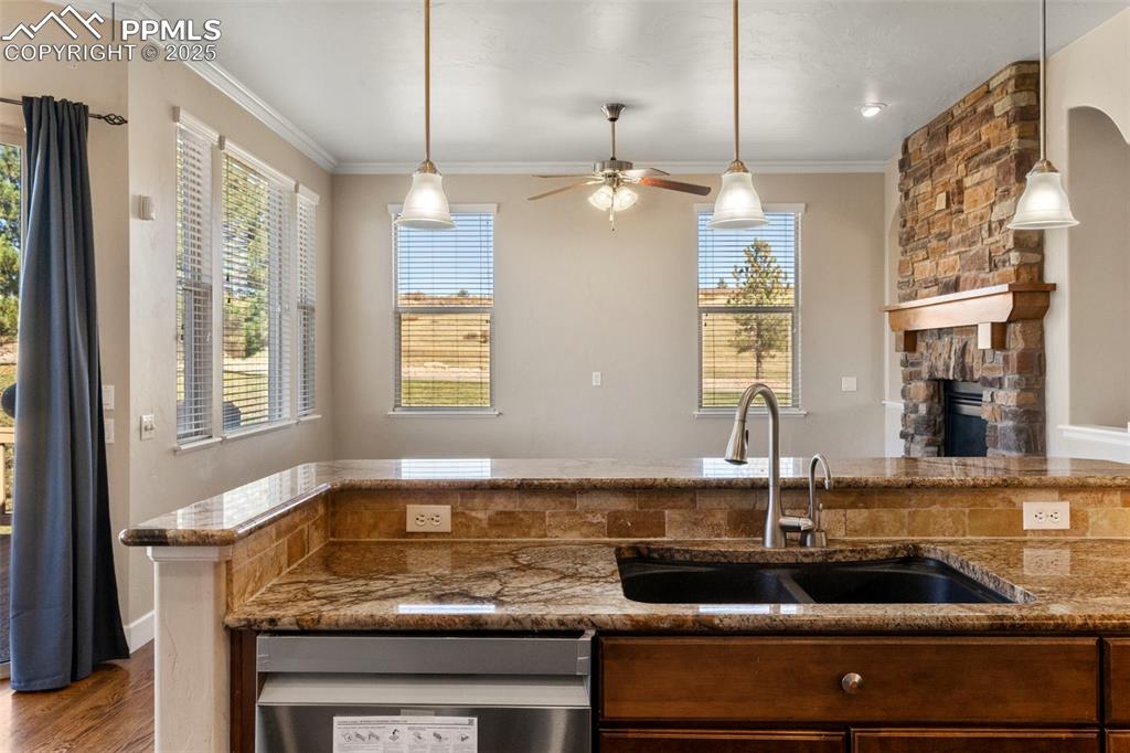 Image 13 of 46: Kitchen