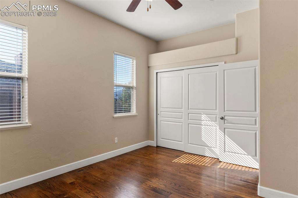 Image 17 of 46: Bedroom