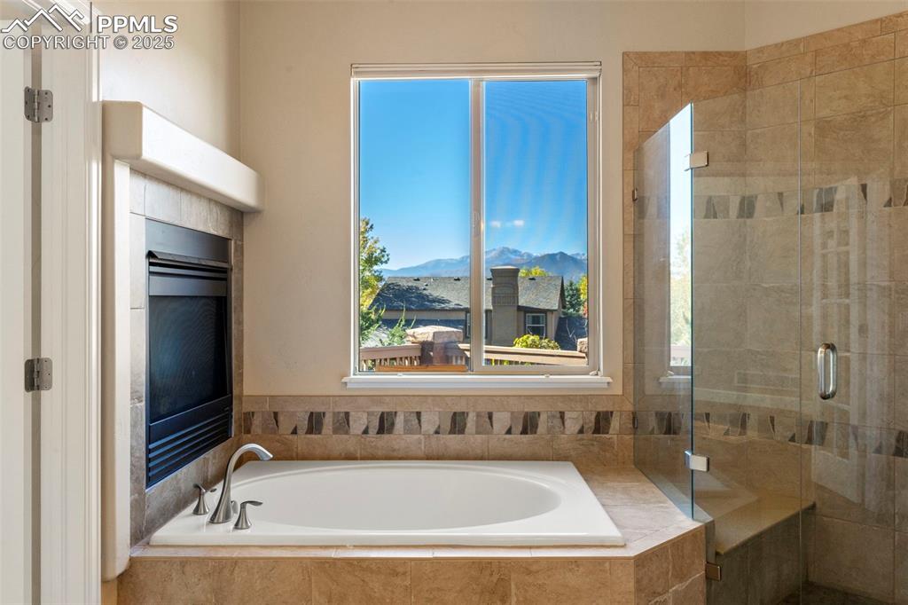 Image 21 of 46: Bathroom