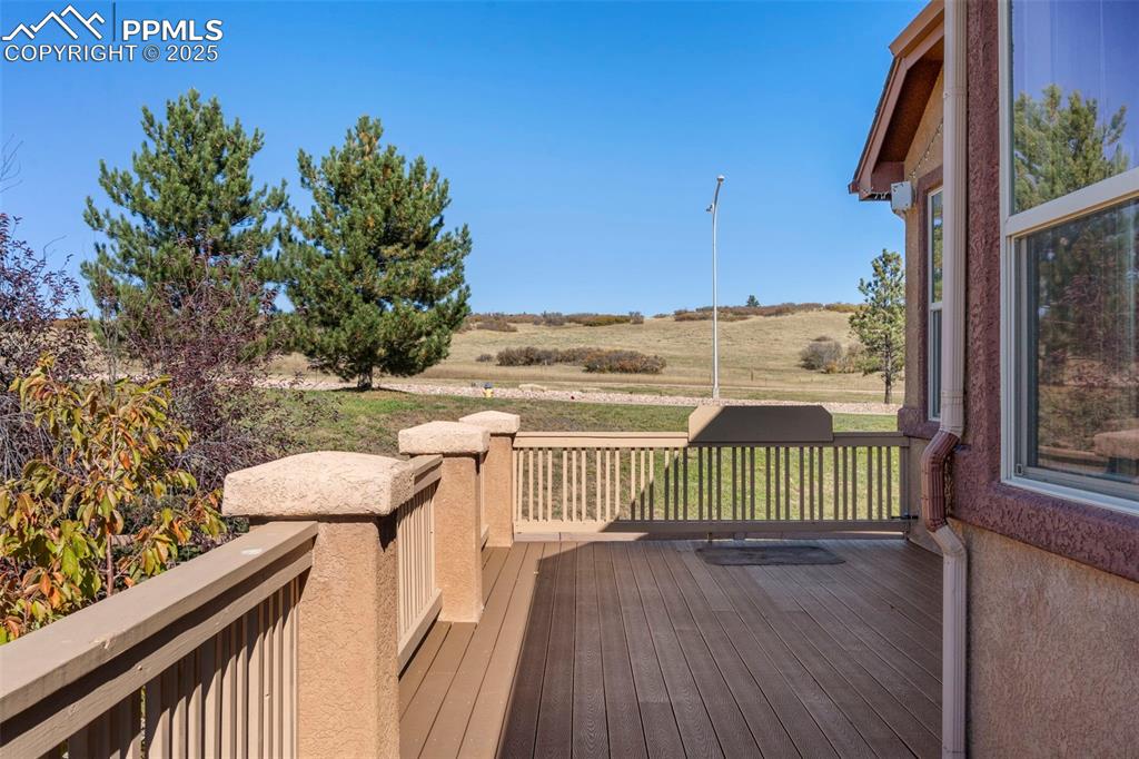 Image 25 of 46: Deck