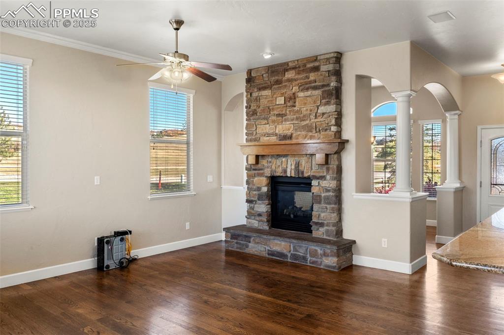 Image 7 of 46: Living Room