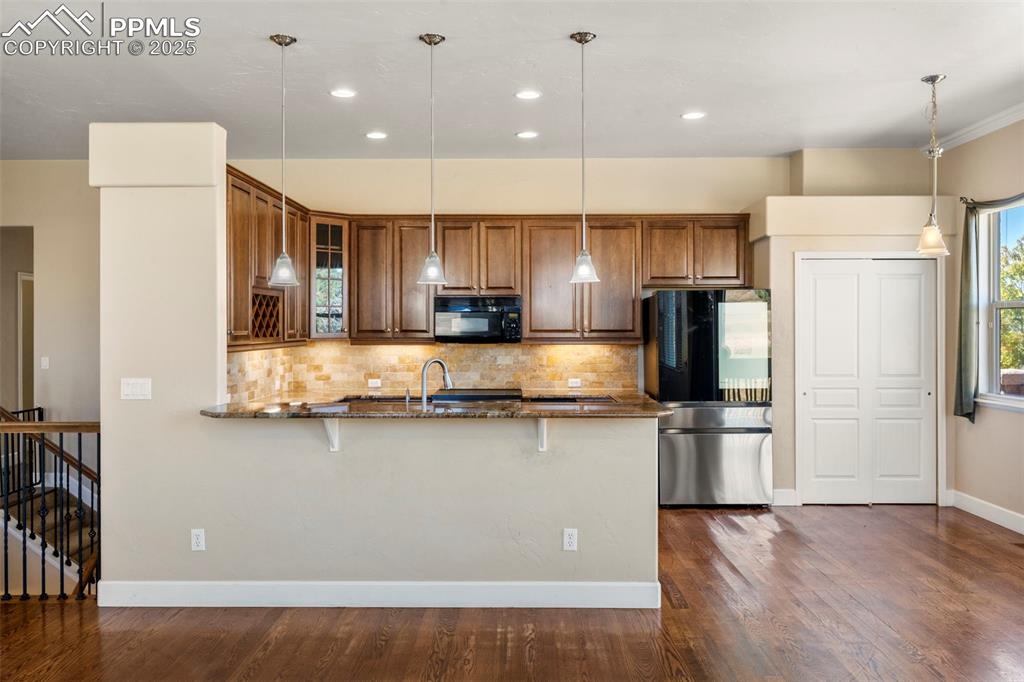 Image 9 of 46: Kitchen