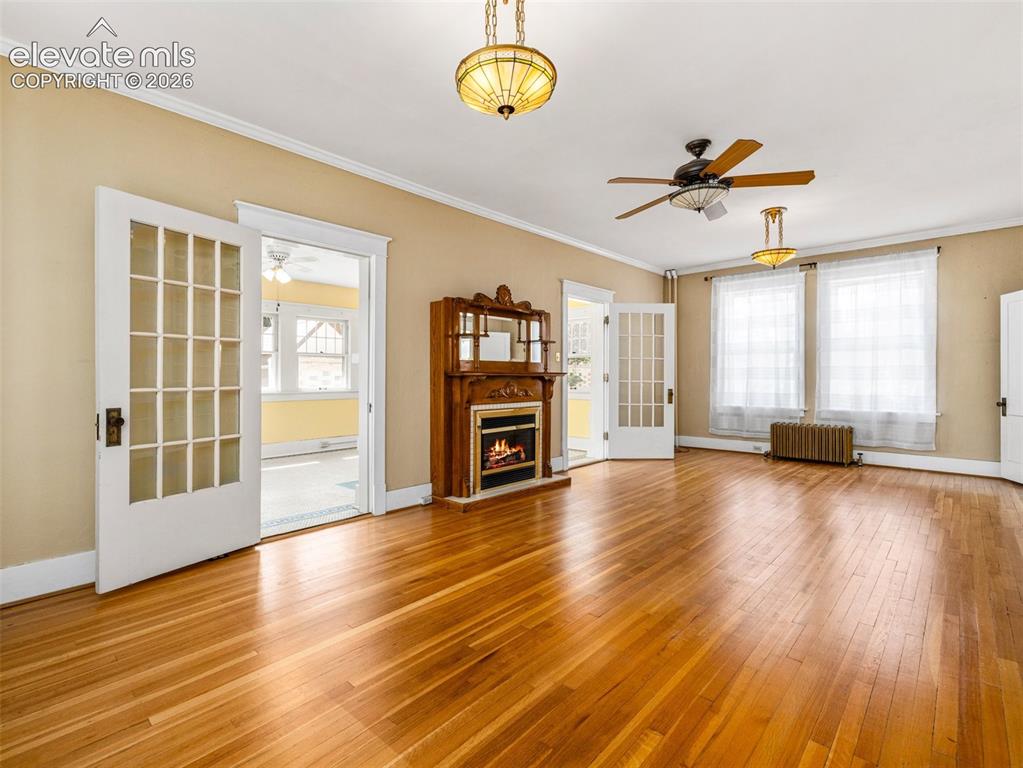Image 18 of 49: Living Room