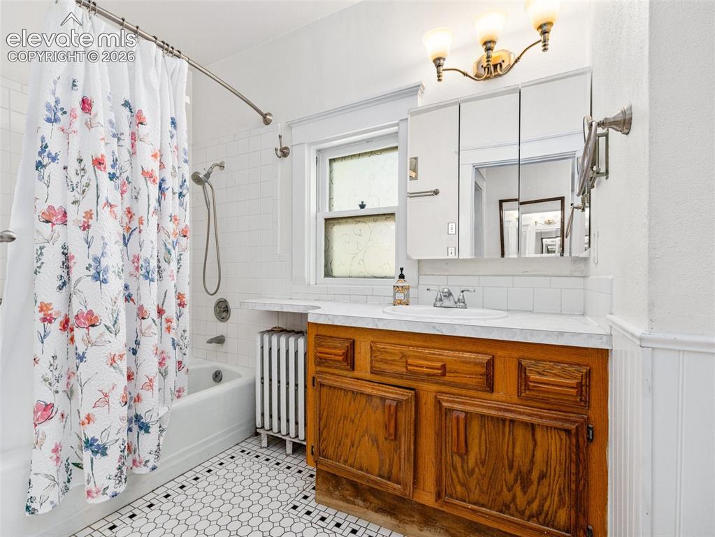 Image 28 of 49: Full Bath on upper