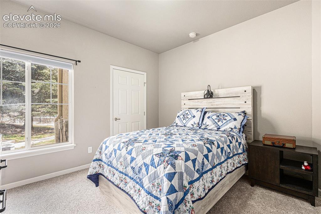 Image 11 of 21: Large 2nd bedroom