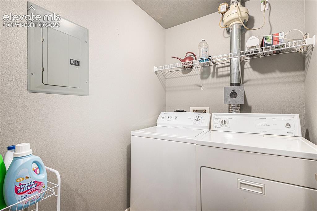 Image 14 of 21: Full sized laundry room