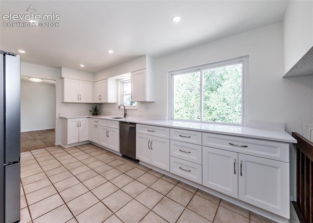 Image 5 of 30: Kitchen