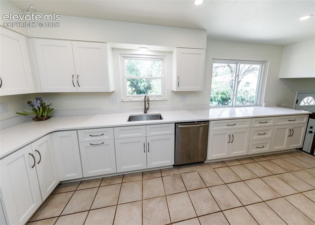 Image 6 of 30: Kitchen