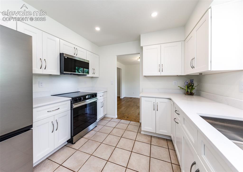 Image 7 of 30: Kitchen