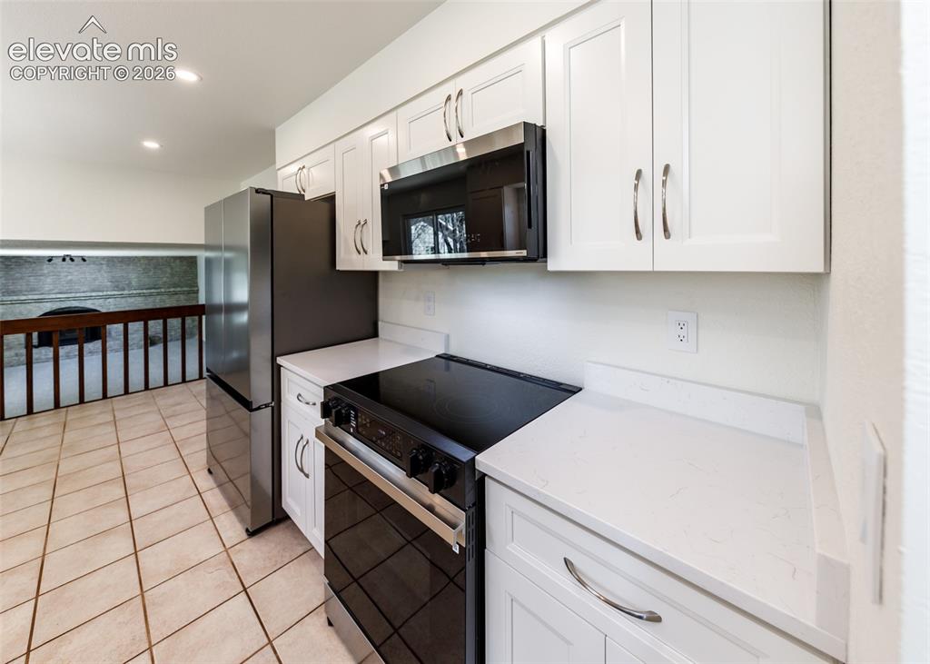 Image 8 of 30: Kitchen
