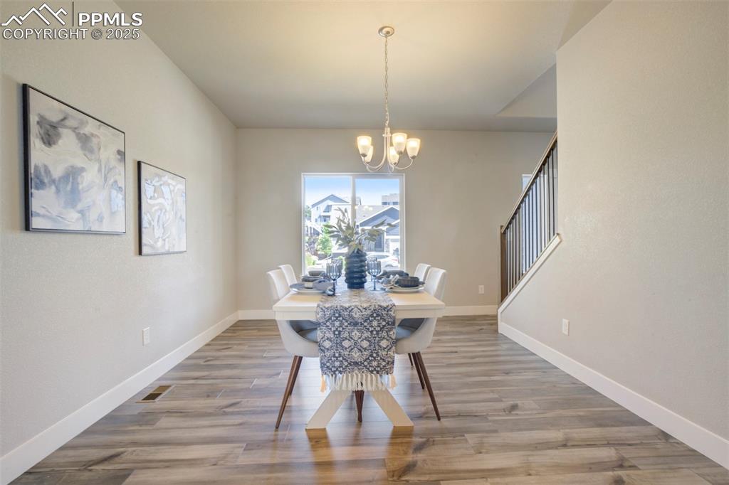 Image 14 of 48: Dining Area