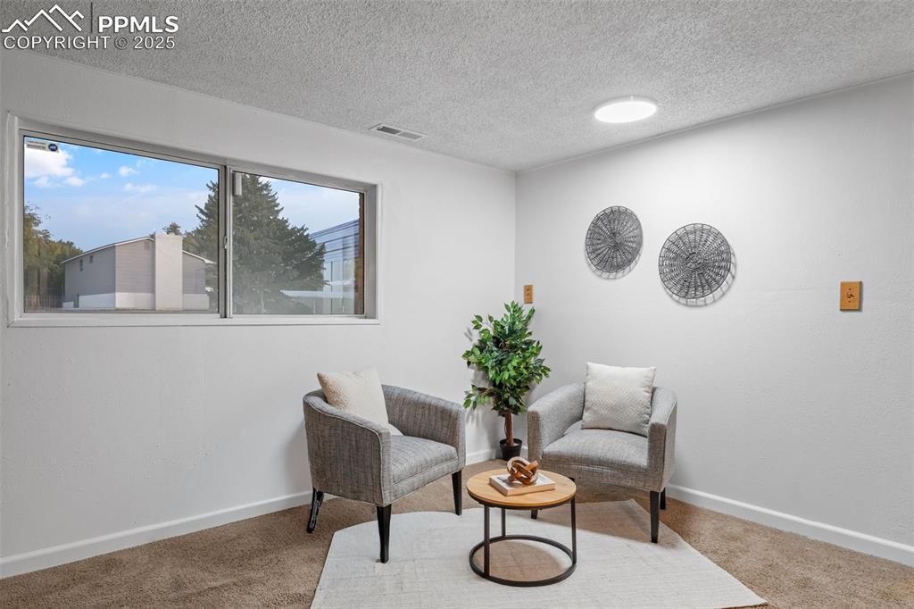 Image 19 of 28: Sitting Room