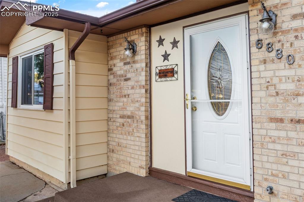 Image 2 of 28: Entry