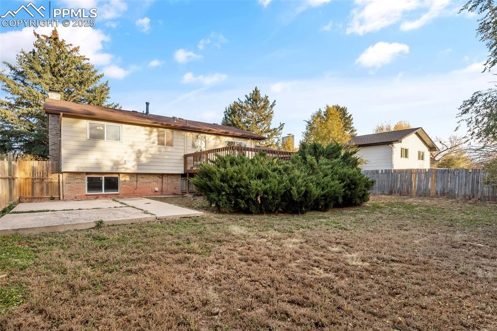 Image 26 of 28: Large flat backyard