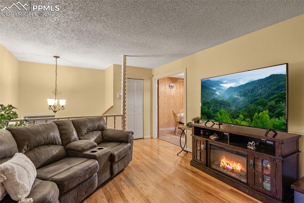 Image 4 of 28: Living Room