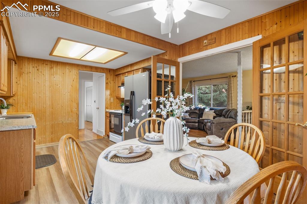 Image 8 of 28: Dining Area