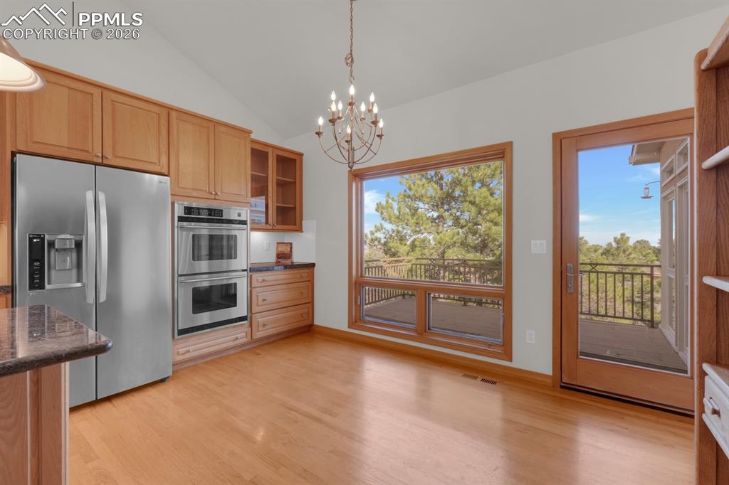 Image 15 of 48: Eat in space with views