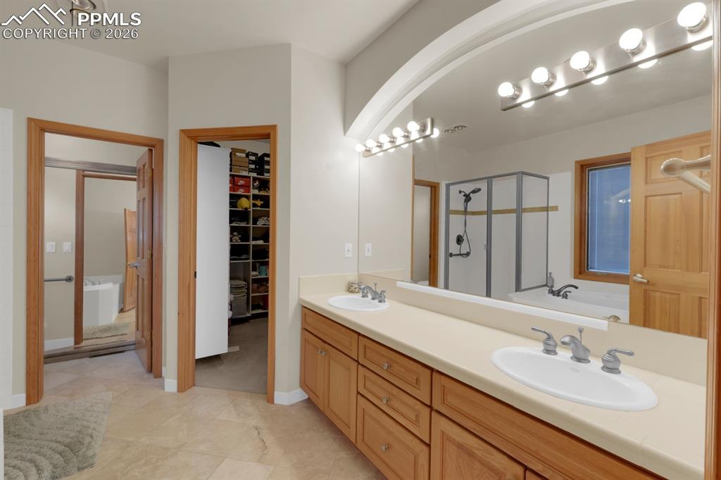 Image 23 of 48: Large attached master bathroom