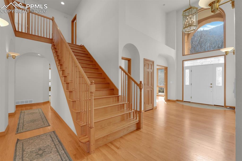 Image 9 of 48: Entrance foyer 