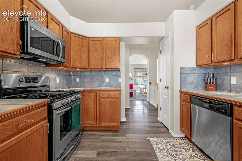 Image 16 of 47: Kitchen