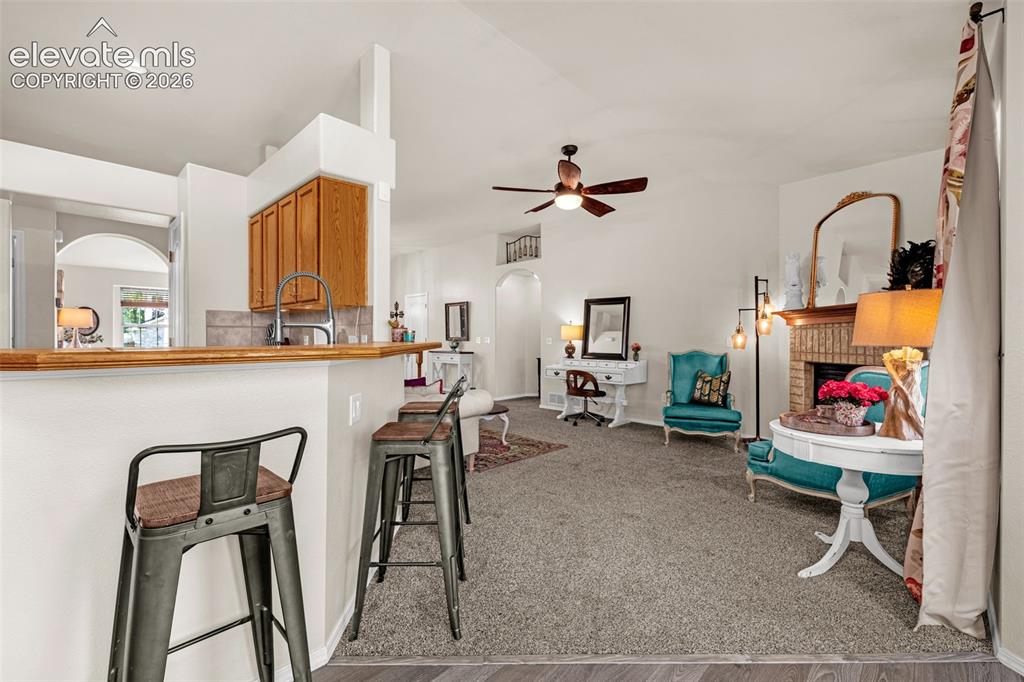 Image 19 of 47: Kitchen