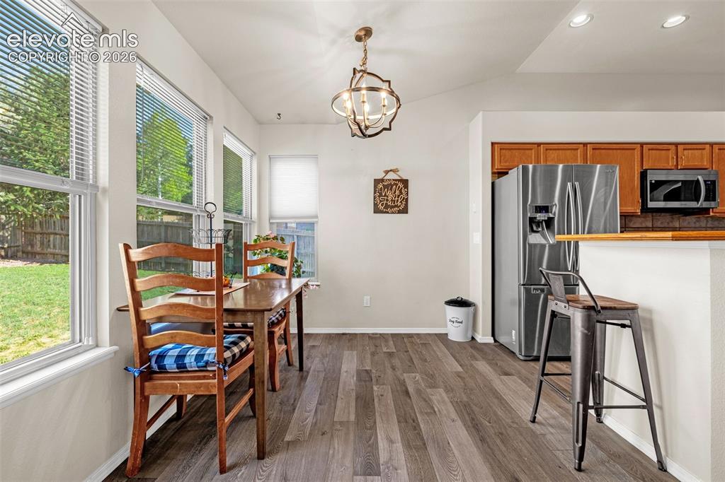 Image 20 of 47: Dining Area