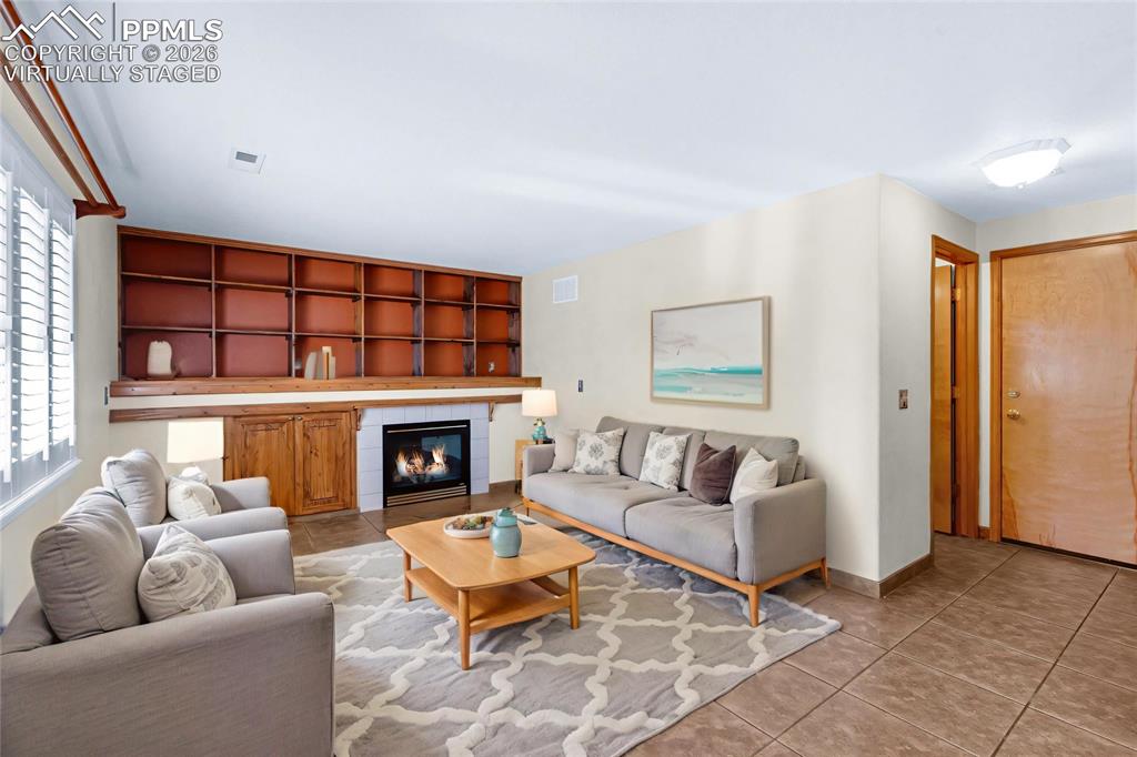 Image 11 of 50: Virtually Staged