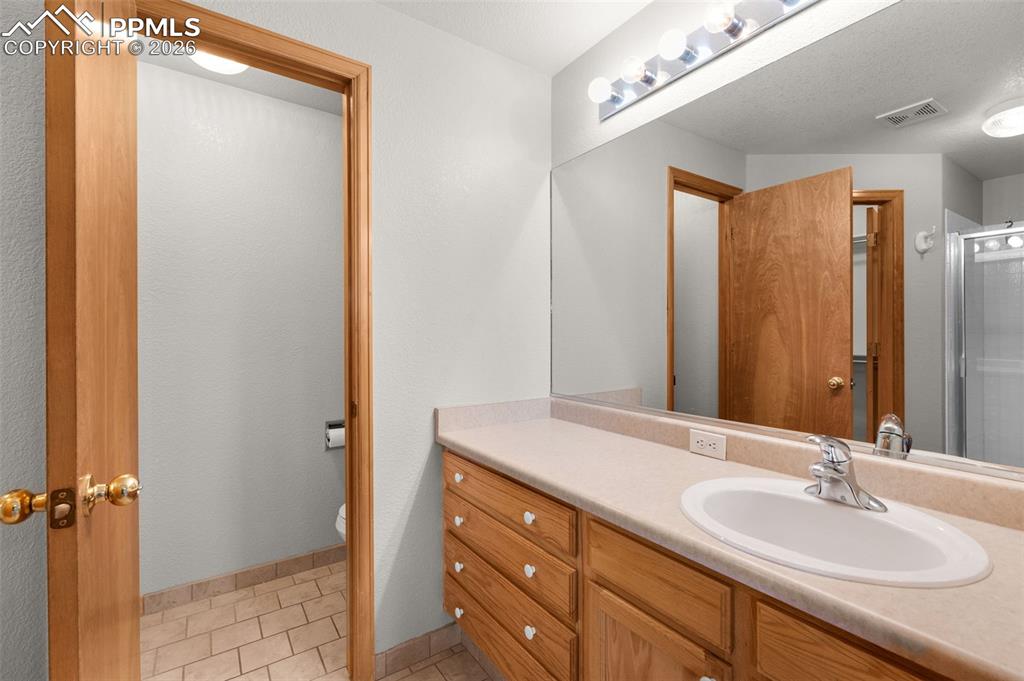 Image 22 of 50: Primary Bath