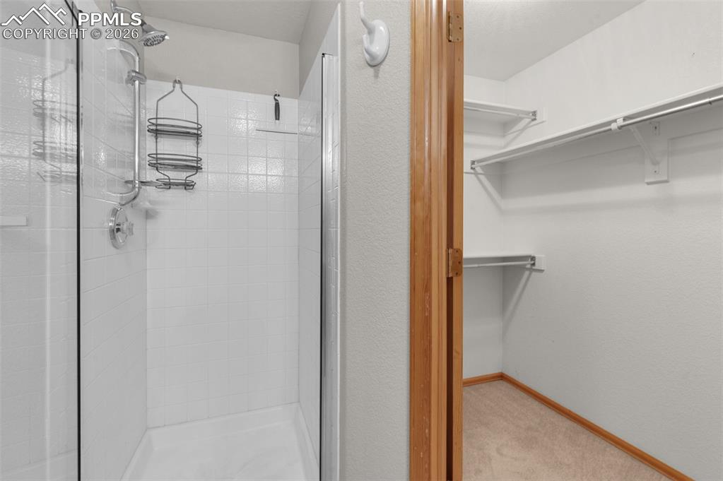 Image 23 of 50: Walk In Closet 