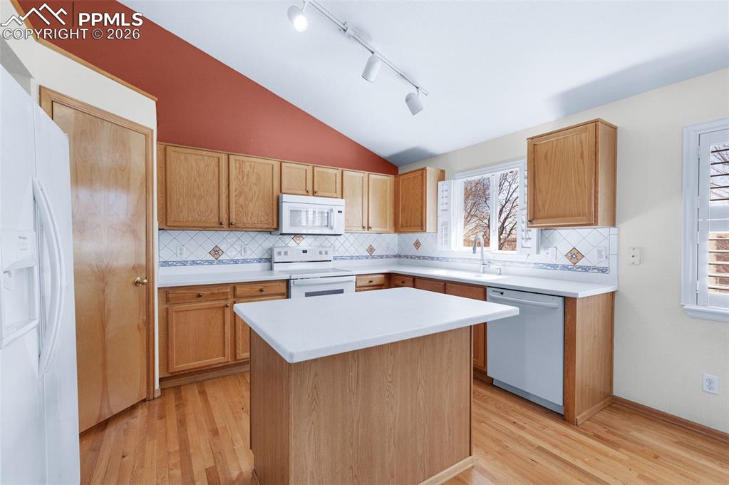 Image 4 of 50: NEW Countertops