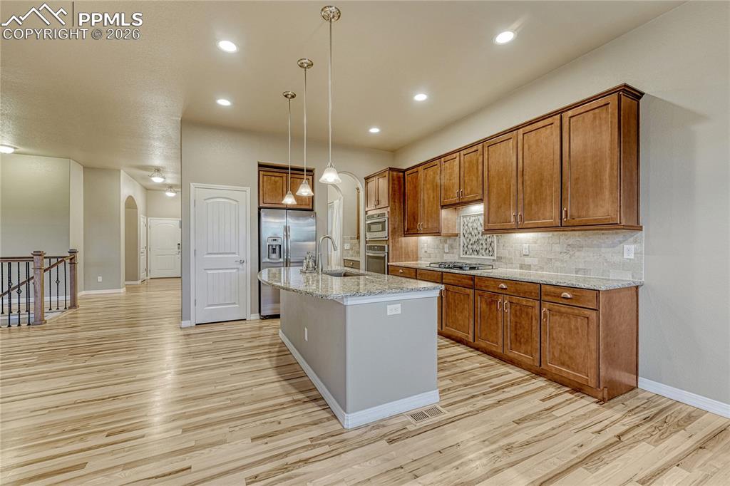 Image 11 of 50: Kitchen