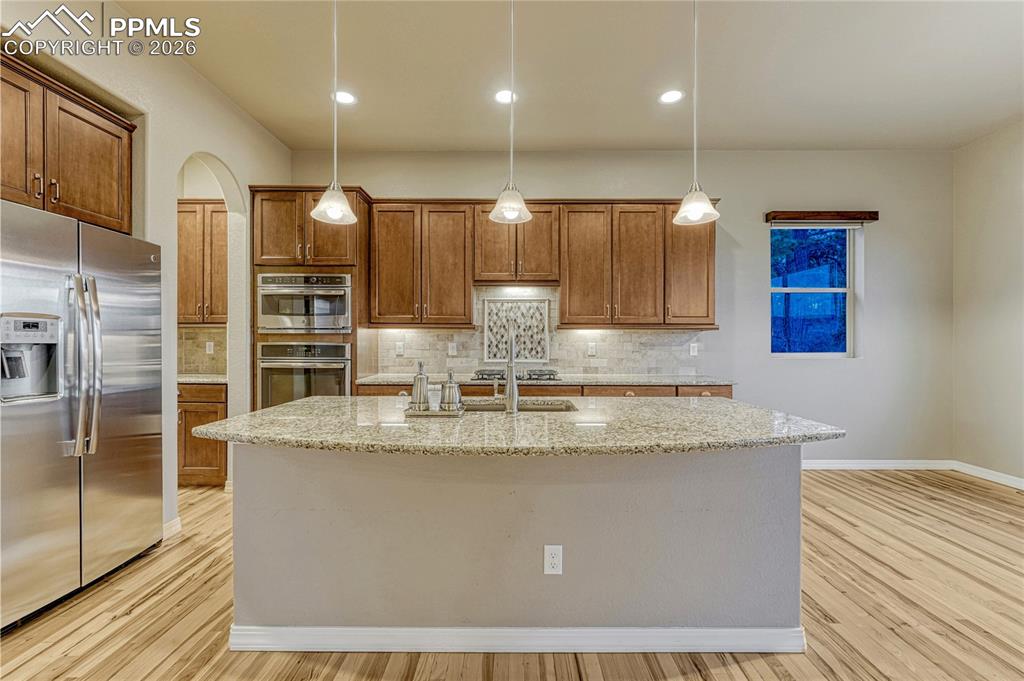 Image 12 of 50: Kitchen